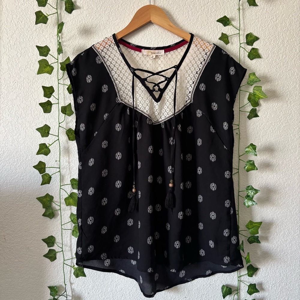 Rewind Women’s Tassel Semi-Sheer Sleeveless Blouse Top Black White Lace Size L